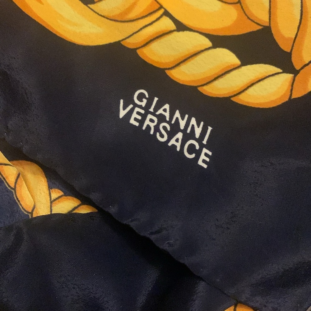 Versace scarf - Picture 4 of 11
